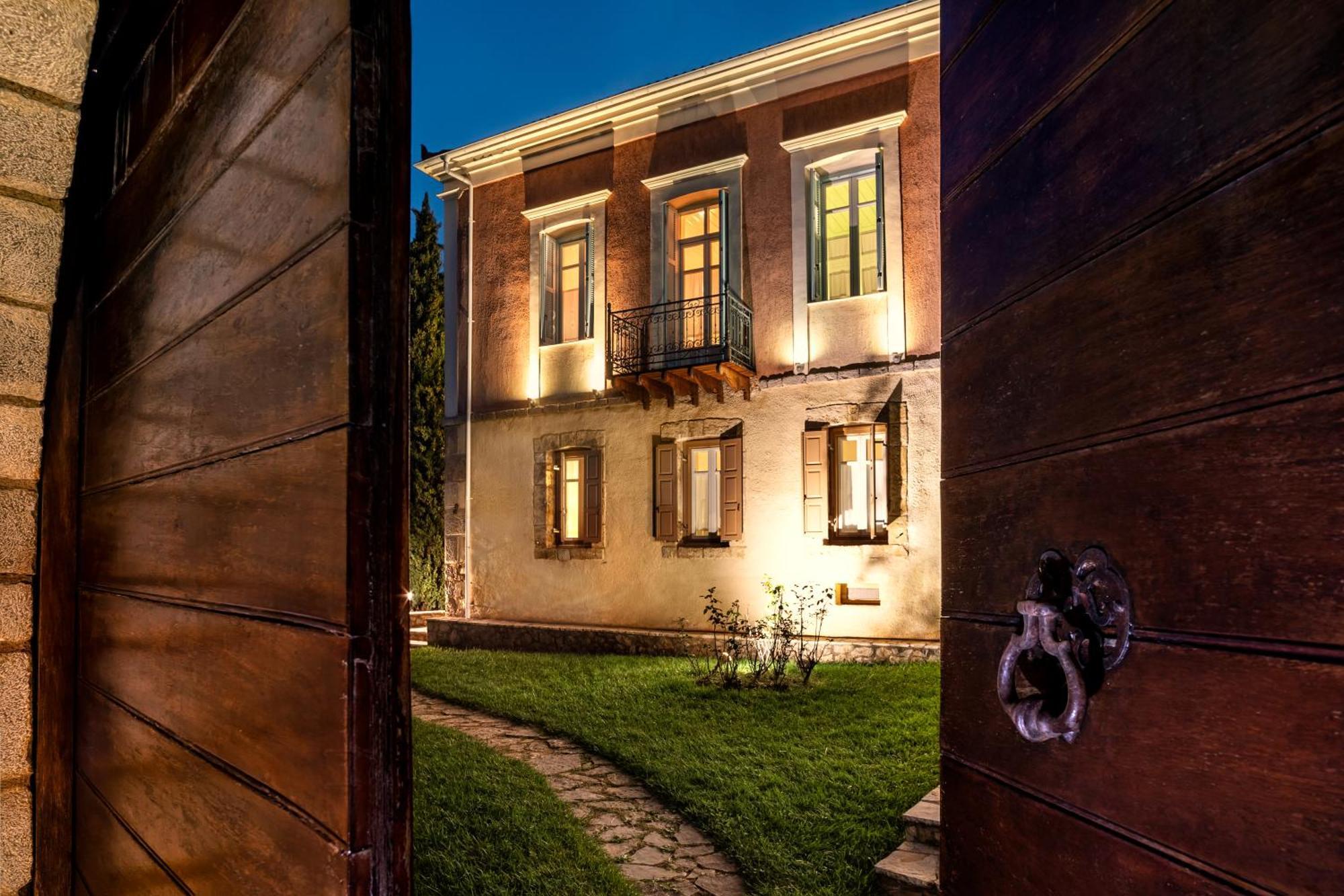 Hotel Archontiko Parnassus Dadi Amfiklia Esterno foto
