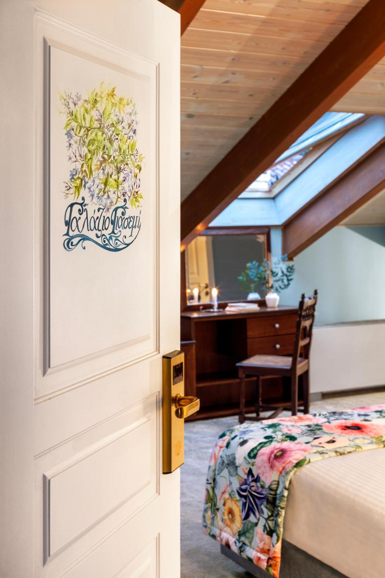 Hotel Archontiko Parnassus Dadi Amfiklia Esterno foto